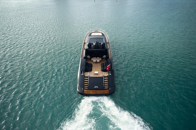108 ft Neoprene Overmarine Yacht - Onboard service: open bar plus a personal chef menu plan