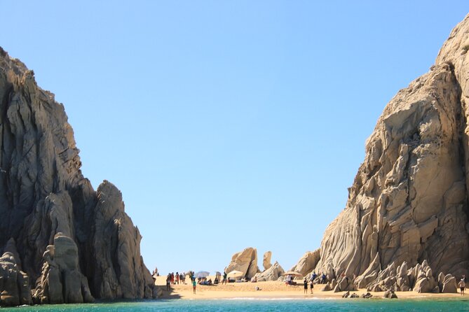 45 Minute Transparent Boat Ride to the Arch of Cabo San Lucas - Stop 2: Pelican Rock and What You Can See Through the Clear Bottom