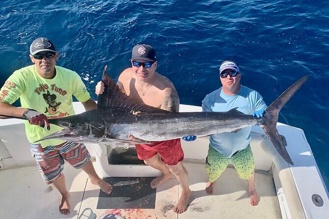 5-Hours Private Fishing Experience in Cruiser in Cabo San Lucas - Crew quality: what makes the difference when the bite is on