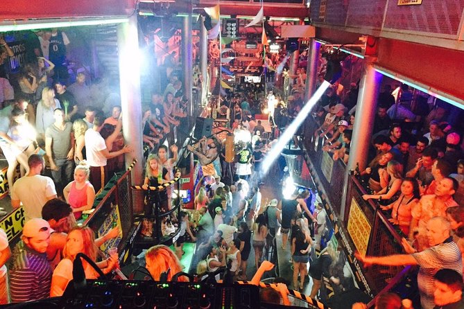 All you can drink (3 hrs) - El Squid Roe Los Cabos - Express access and the VIP host: where you’ll benefit