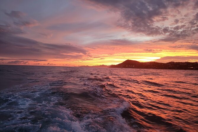 Cabo Arch Sunset Yacht Tour - Dinner & Drinks — Up to 18 Guests - Dinner and drinks on board: what to expect (and what to plan for)