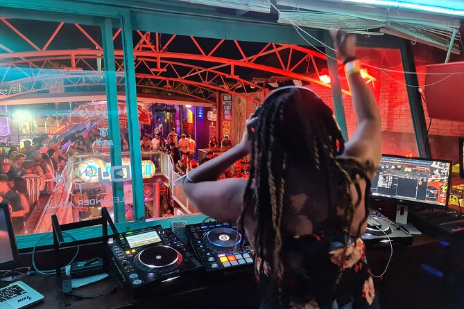 Cabo Bar Crawl - The BEST Bar and Clubs in Cabo - Your VIP advantage: express entry and a host who keeps the group together