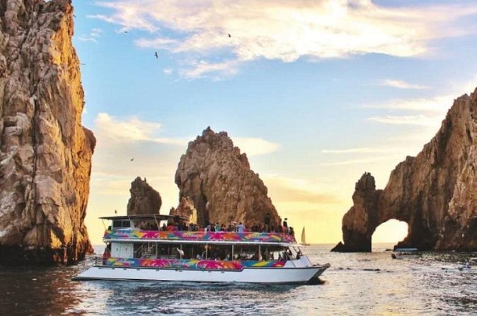 Cabo Escape Sunset Cruise with Dinner and Open Bar - Stop 4: Cabo San Lucas Beach (Ending Strong While the Sky Holds Up)