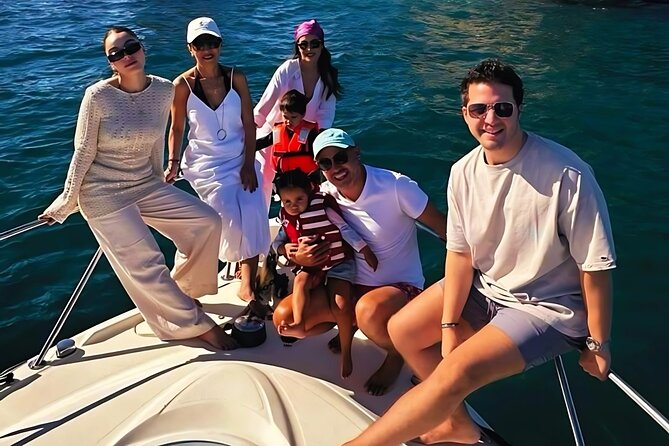 Cabo Private Yacht Cruise to El Arco with Snorkeling Adventure - A private yacht for up to 8: what that changes