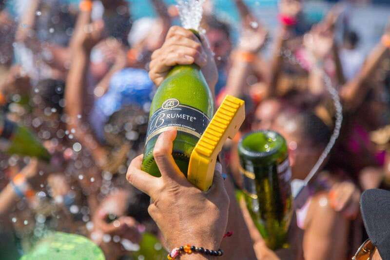 Cabo San Lucas: Adults-Only Boat Party with Drinks & Live DJ - Music and the Live DJ Flow (Latin, Reggaeton, Top 40)