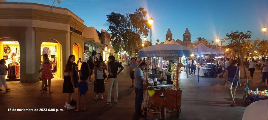 Cabo San Lucas: Art Walk in San Jose del Cabo - What You Can Eat on Your Own (Tamales, Churros, Esquites)