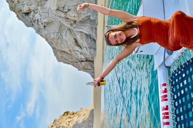 Cabo San Lucas Sunset Cruise with Unlimitted Drinks - Timing, check-in, and the 2-hour rhythm you should expect