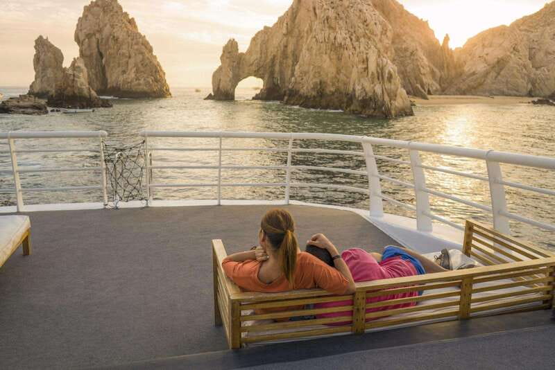 Cabo San Lucas: Sunset Premier Dinner & Show Cruise - The Mexican and Argentinean Show: When the Night Turns Performance-First