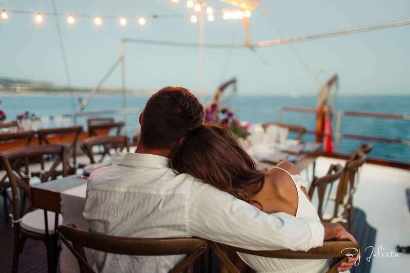 Cabo San Lucas: Sunset Yacht Cruise w/Chef Dinner & Open Bar - Los Arcos at sunset: why the timing matters