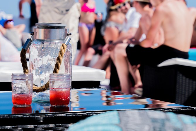 Cabo Sunset Dinner Cruise with Live Music & Open Bar on Cabo Wave - Photos, Seating, and Small Tips That Actually Help