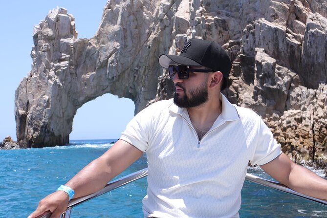 Group tour of the Cabo San Lucas Arch - Stop 1: El Arco de Cabo San Lucas for iconic views and quick photos