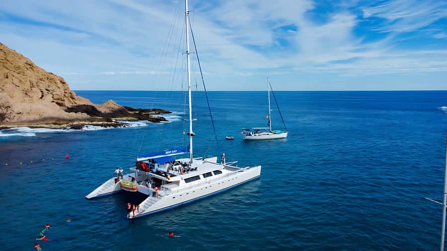 Los Cabos Catamaran: Iconic Sunset Cruise with Drinks & DJ - Booking, language, and what you need to know before you go