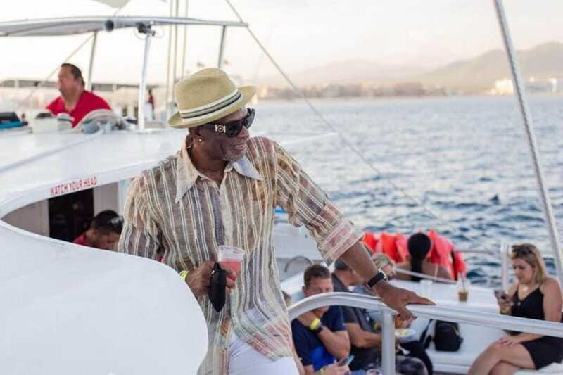 Los Cabos: Jazz & Wine Sunset Catamaran Cruise - The Bar Setup: Unlimited Premium Drinks Without Making It a Party