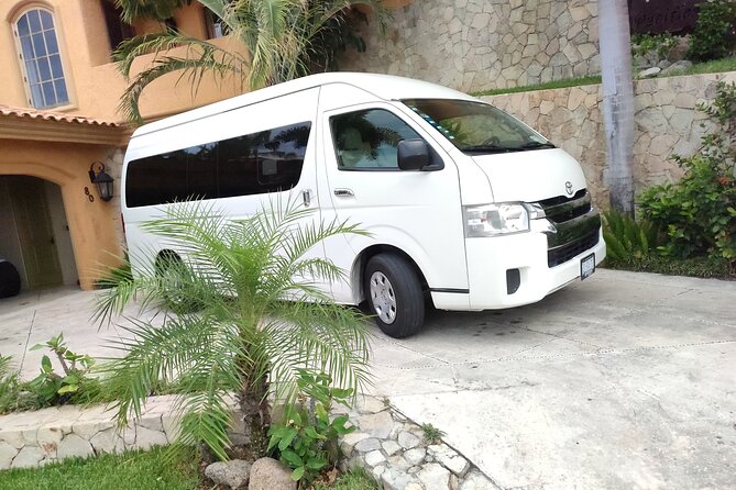 Los Cabos Private Transportation (Zone 3) One Way - A private one-way transfer that removes airport chaos fast