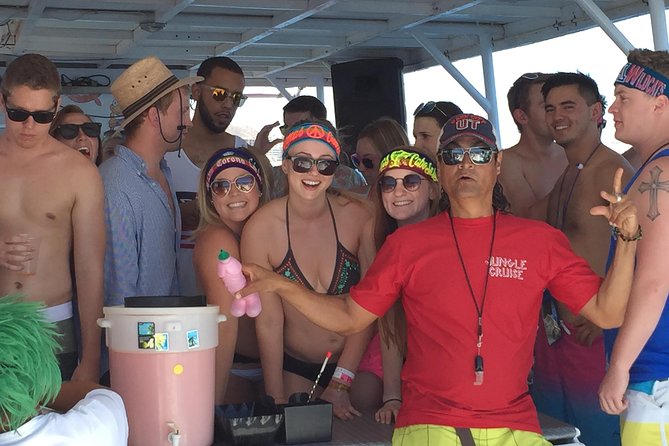 Los Cabos Sunset Booze Cruise - Drinks, snacks, and music: the onboard details that matter