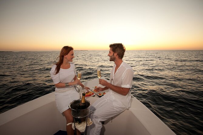 Los Cabos Yacht Adventure - Arch, Snorkel, Lunch, Drinks 1-18ppl - El Arco and Lovers Beach from the water: what you’re really paying for