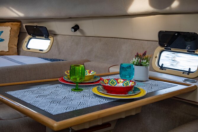 Luxury Yacht Charter and Arch Tour in Cabo San Lucas - Food and drinks: fresh guacamole plus an easy beachy vibe