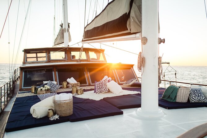 Luxury Yacht Snorkeling & Lunch Cruise from Cabo San Lucas - What to pack and how to handle real ocean conditions