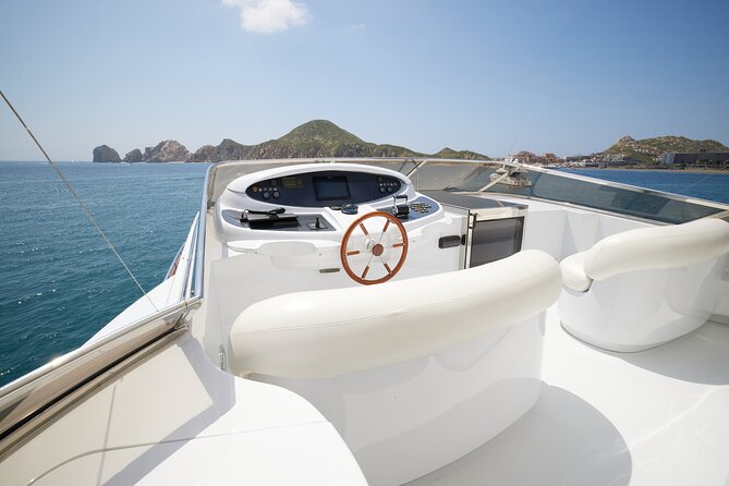 Number Juan 100ft Yacht Azimut Rental - The crew that runs the show (and why it matters)
