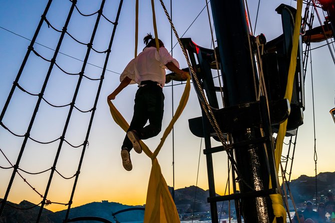 Pirate Ship Sunset Dinner and Show in Los Cabos - Food, Drinks, and Comfort: What to Expect on the Ship