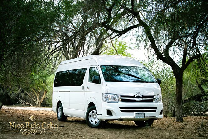 Private Airport Transfer to Cabo Zone 3 - Spot Your Driver Fast: The Logo Sign System