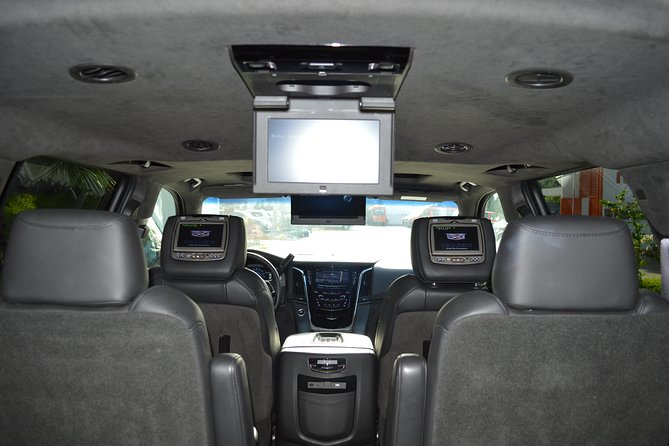 Private Arrival Luxury Transfer: San Jose International Airport to Hotels (1 - 5) - Meeting Up at San Jose International Airport (SJD) Without the Headaches