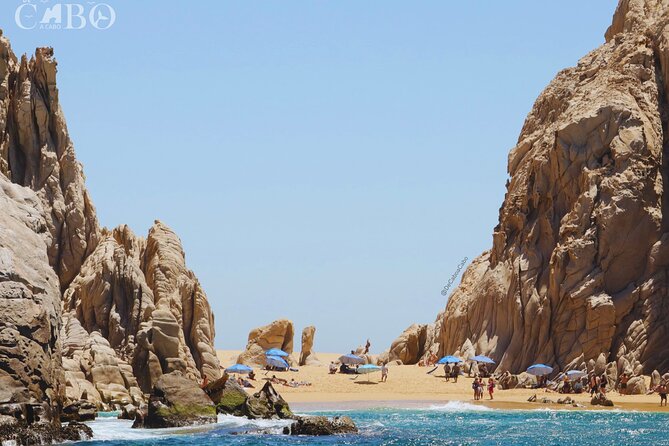 Private Tour to the Arch of Cabo San Lucas by Glass Bottom Boat - Stop at El Arco de Cabo San Lucas: The Main Photo and Why Wind Matters
