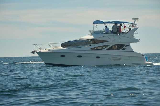 Pura Vida Yacht 42 FT with all inclusive service in Cabo - The water toys: how to make the most of them without rushing