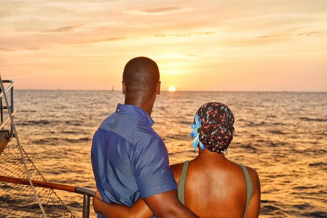 Romantic Sailboat Sunset: Live Music, Premium Bar & Dinner -Cabos - Price and value: what $272.90 buys you on this boat