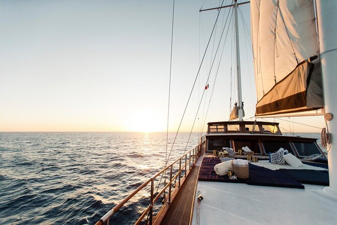 Romantic Sailboat Sunset: Live Music, Premium Bar & Dinner -Cabos - Who should book this Cabo sunset sail