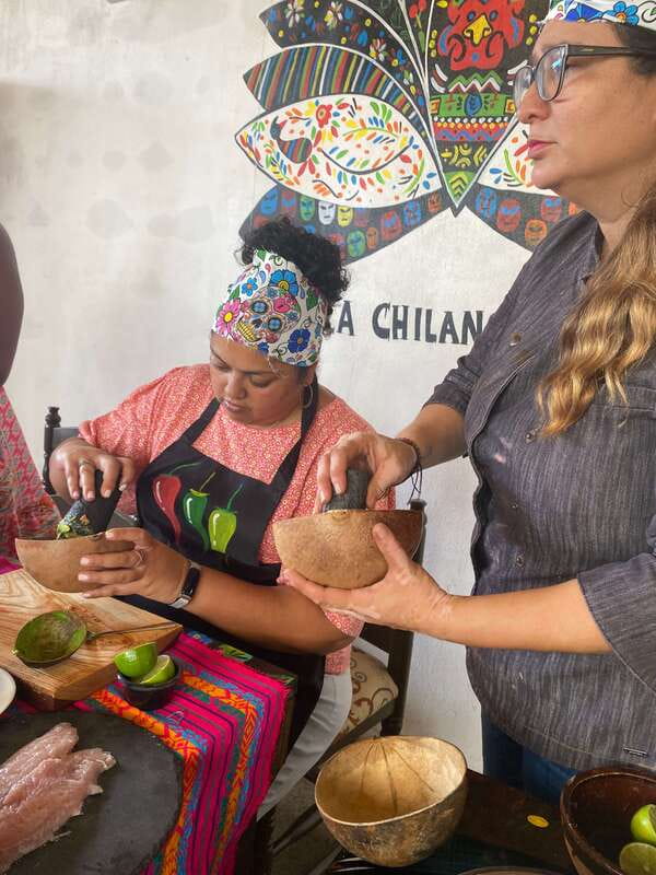 San José del Cabo:Cooking Class +Margaritas & Mezcal tasting - Roasted salsa and guacamole: the flavor anchors you can recreate