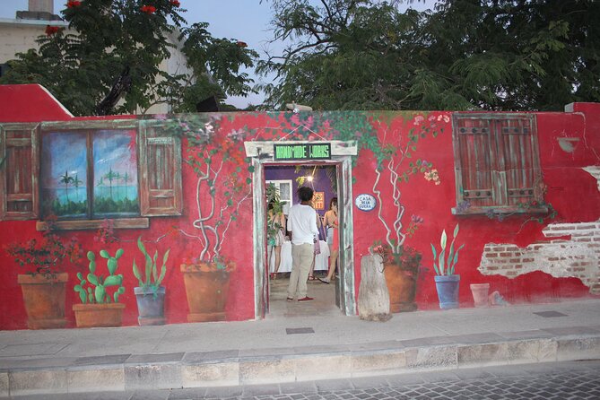 San Jose del Cabo Historic District Walking Tour - Stop 1: Plaza Mijares and the Thursday-night scene