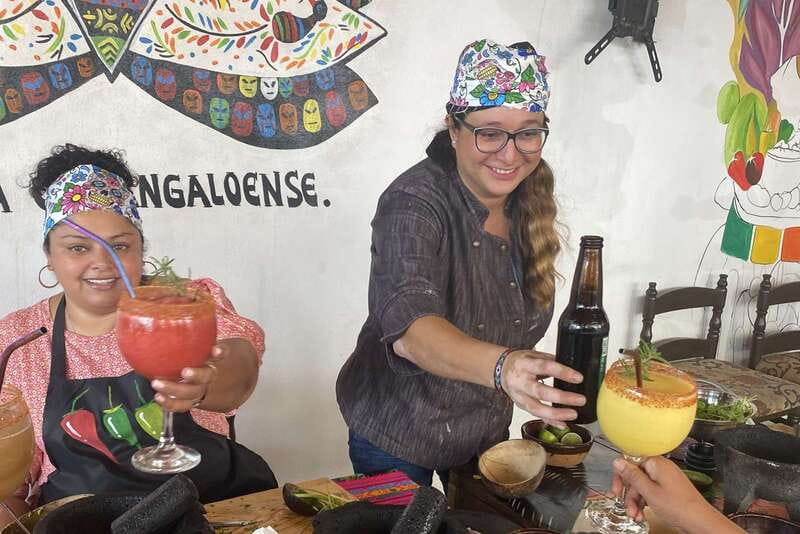San José town : Cooking class,mexican Empanadas y antojitos - Grilled shrimp and the hands-on cooking moment