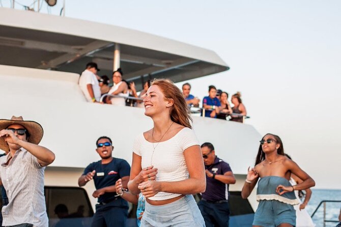 Sunset Dinner Cruise in Los Cabos - Music, dancing, and the social vibe after dark