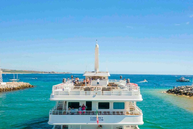 Sunset Mexican Dinner Cruise and Live Music in Cabo San Lucas - The Arch of Cabo San Lucas: how to get the best views on a crowded boat