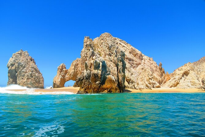 The Arch of Los Cabos Glass-bottom boat tour - Sea of Cortez to the Pacific meeting point: the calm start you’ll remember