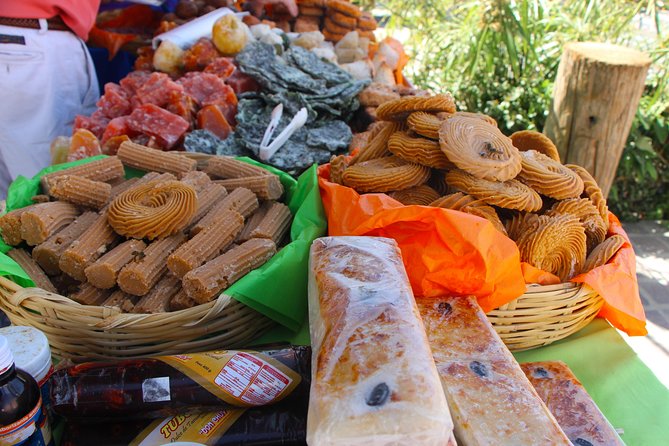 Todos Santos tour & Hotel California - Chocolate, tequila, pearls, and weaving: the stops that shape the day
