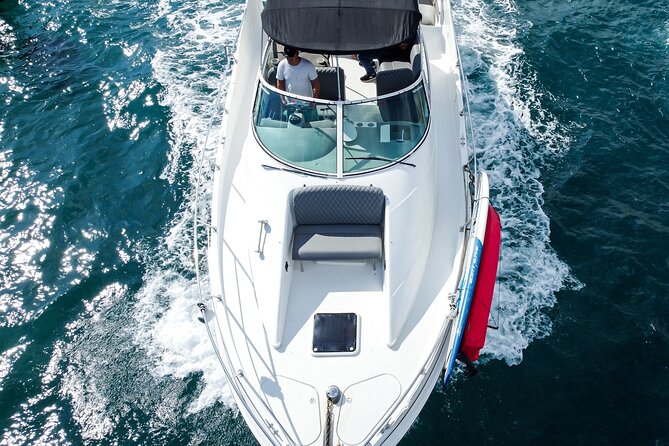 Yacht Carver - Luxury Private Yacht Tour - Getting on the water: the Lovers Beach start and how it sets the tone